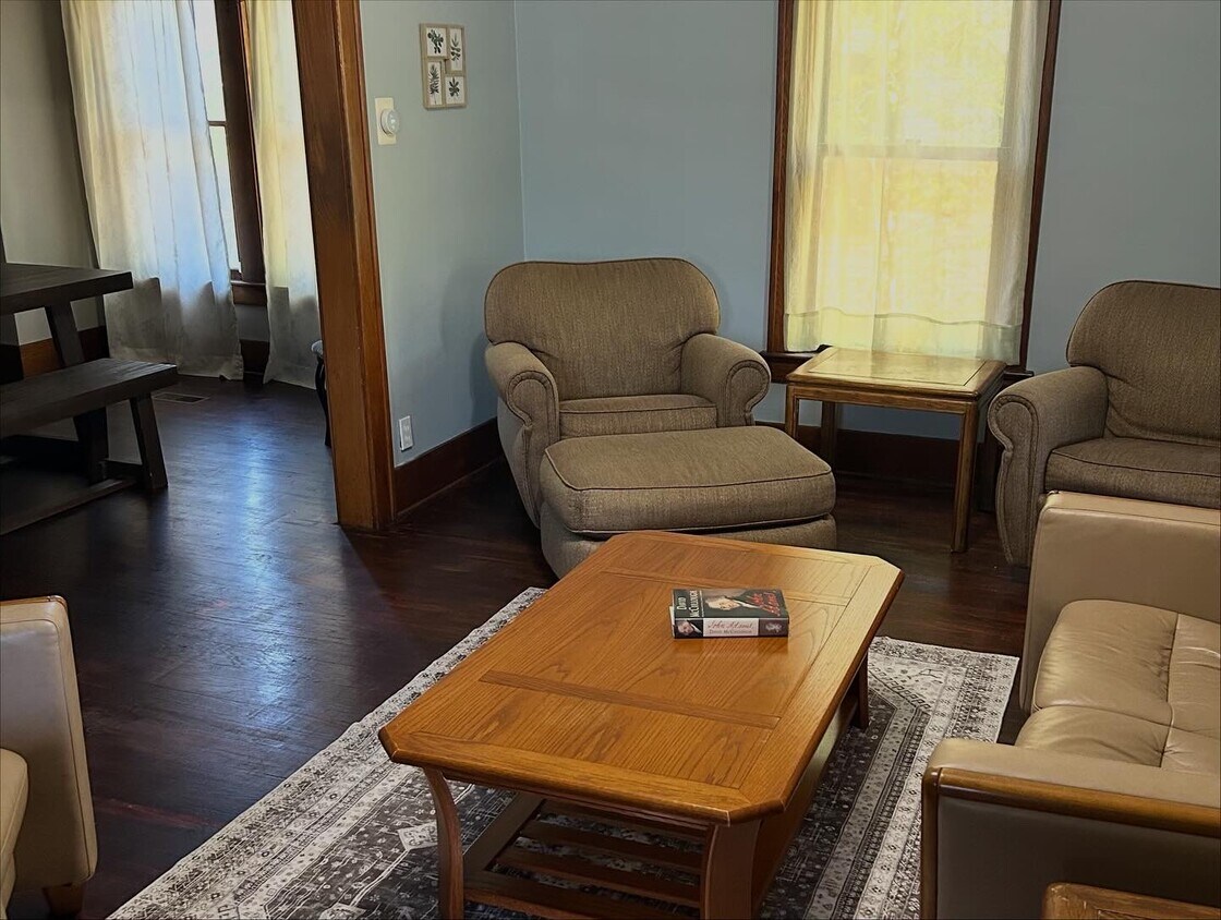 Foto del edificio - 718 N Chevrolet Ave