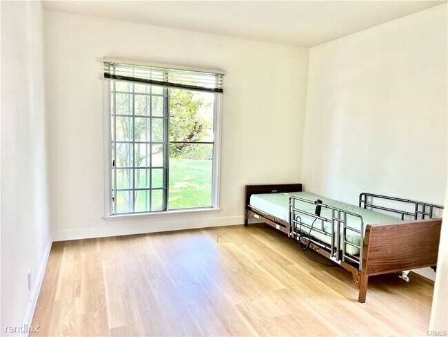 Foto del edificio - 4 br, 3 bath House - 458 W Woodruff Ave