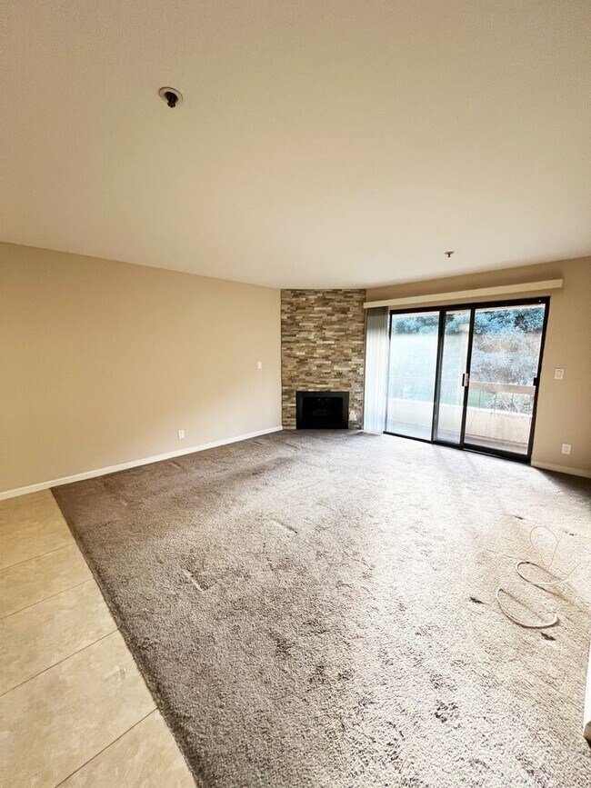 Foto del edificio - 2 Bed/2 Bath Upgraded Condo in Presidio Pl...