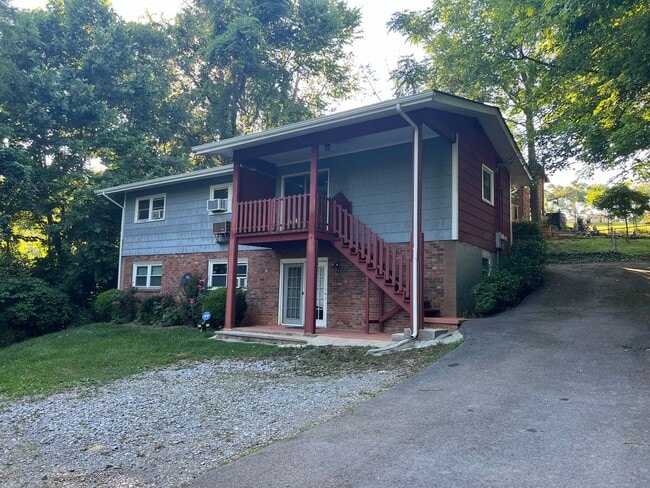 Building Photo - 8 Vine Ln