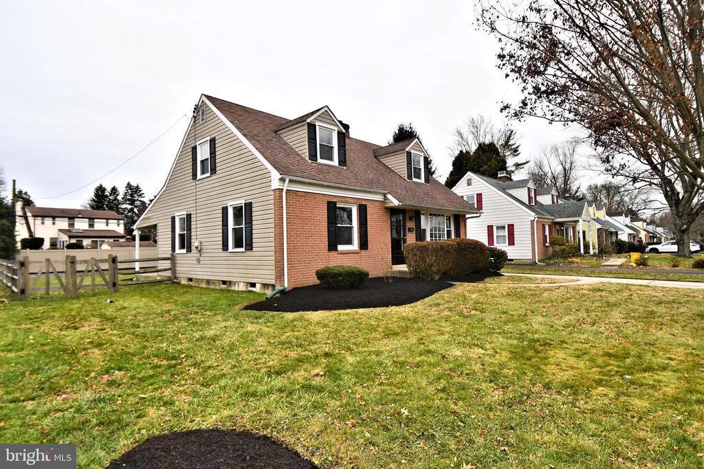 Primary Photo - 404 Burton Rd