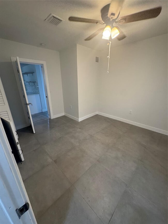 Foto del edificio - 4551 NW 12th St