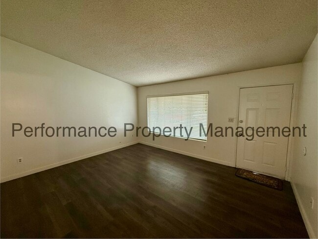 Building Photo - Charming 3 Bed/2 Bath SW Bakersfield Home w/ RBP & $0 Deposit Option