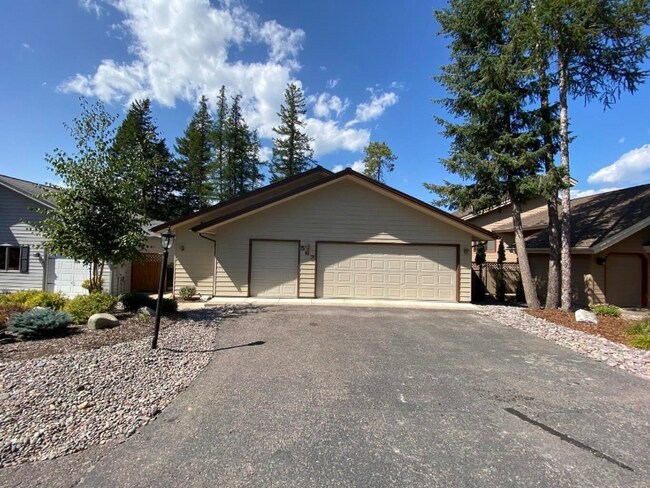 Building Photo - 562 St Andrews Dr