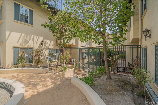 Building Photo - 1224 Stanley Ave