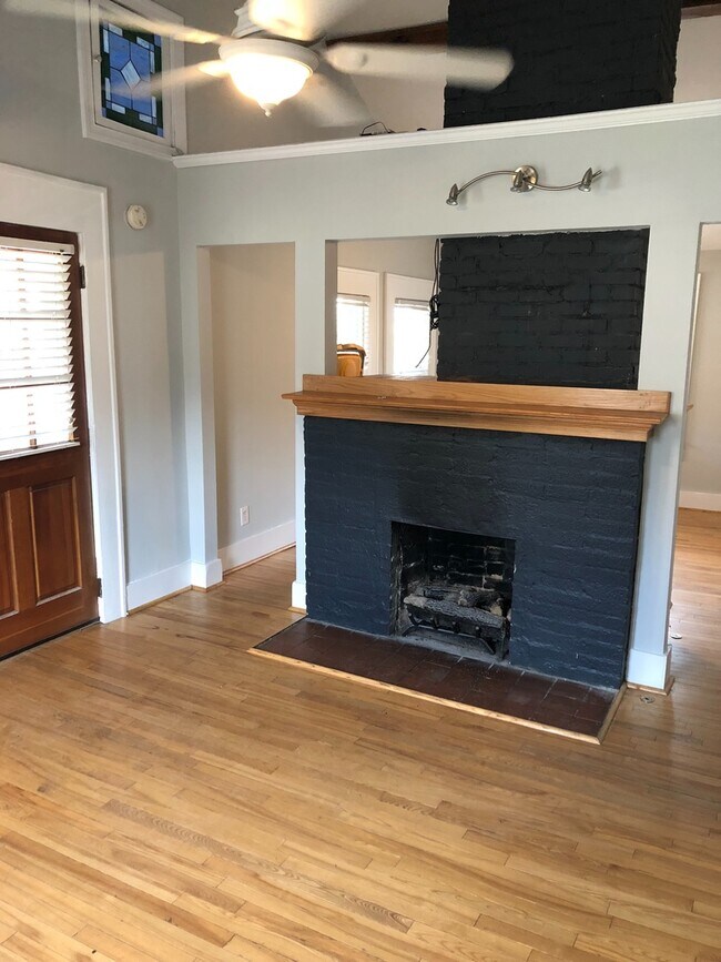 Building Photo - $400 Move In Special! 3bd/2ba w/ Large Front Porch & Backyard in Grant Park!!