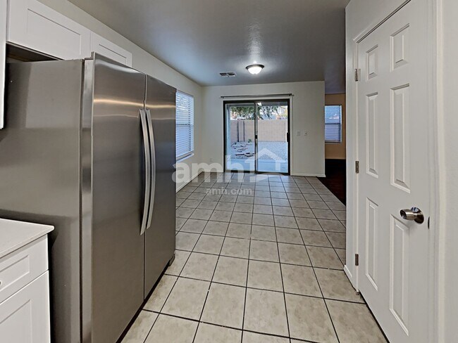 Foto del edificio - 2862 E Augusta Ave