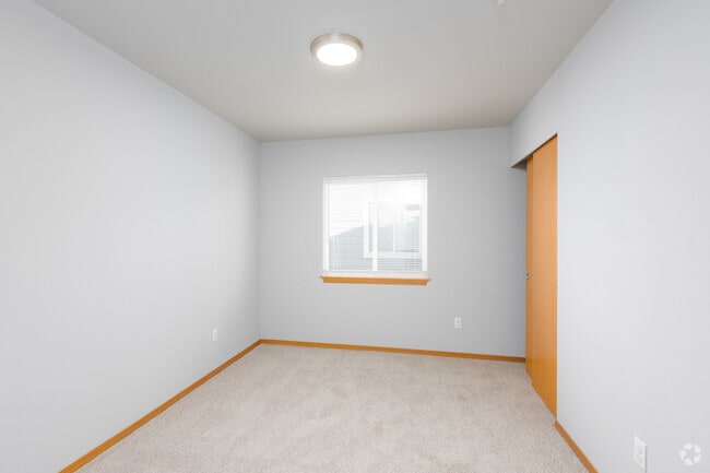 1BD, 1BA - 580SF - Legacy Ridge: Leasing Specials! Beautifull...