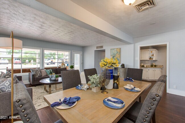 Building Photo - 510 E Belmont Ave