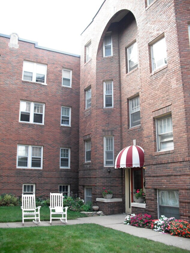 Primary Photo - 894 St Clair Ave