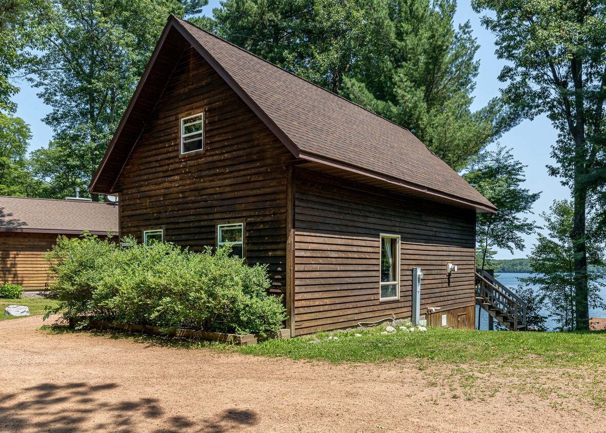 Foto principal - 3315 Sand Lake Lodge Ln