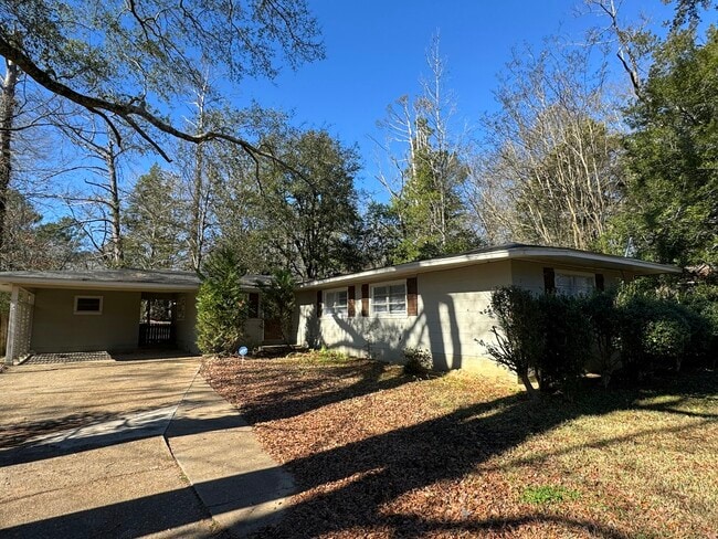 Photo - 304 Colonial Cir House