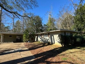 Building Photo - 304 Colonial Cir