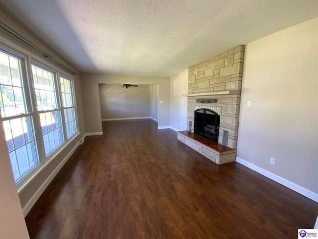 Building Photo - 408 W Crocus Dr