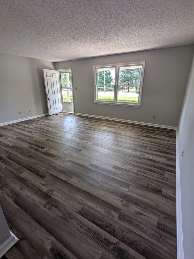Building Photo - 2436 Thoroughbred Dr