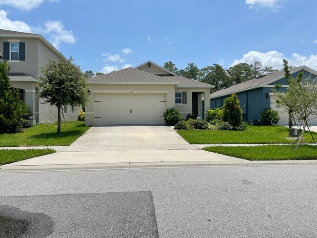 Building Photo - 227 Duke Dr