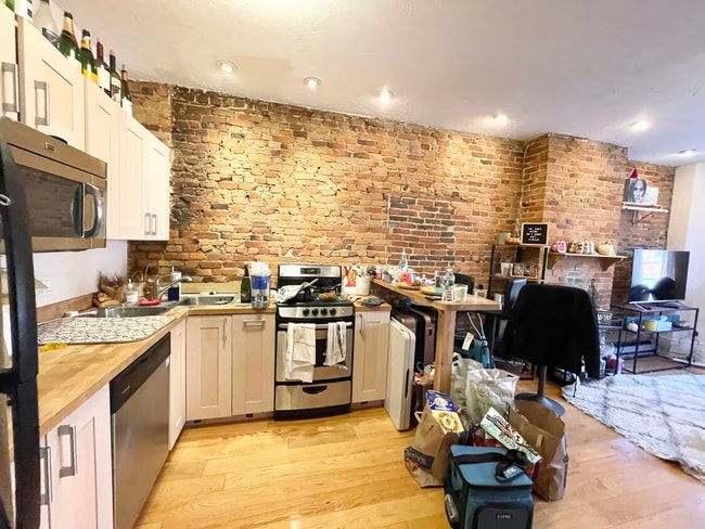 Images are representative samples of the advertised unit. Actual units shown during tours may differ - 206 Northampton St