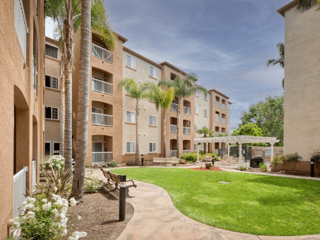 Foto del edificio - Hayward Village Senior Apartments