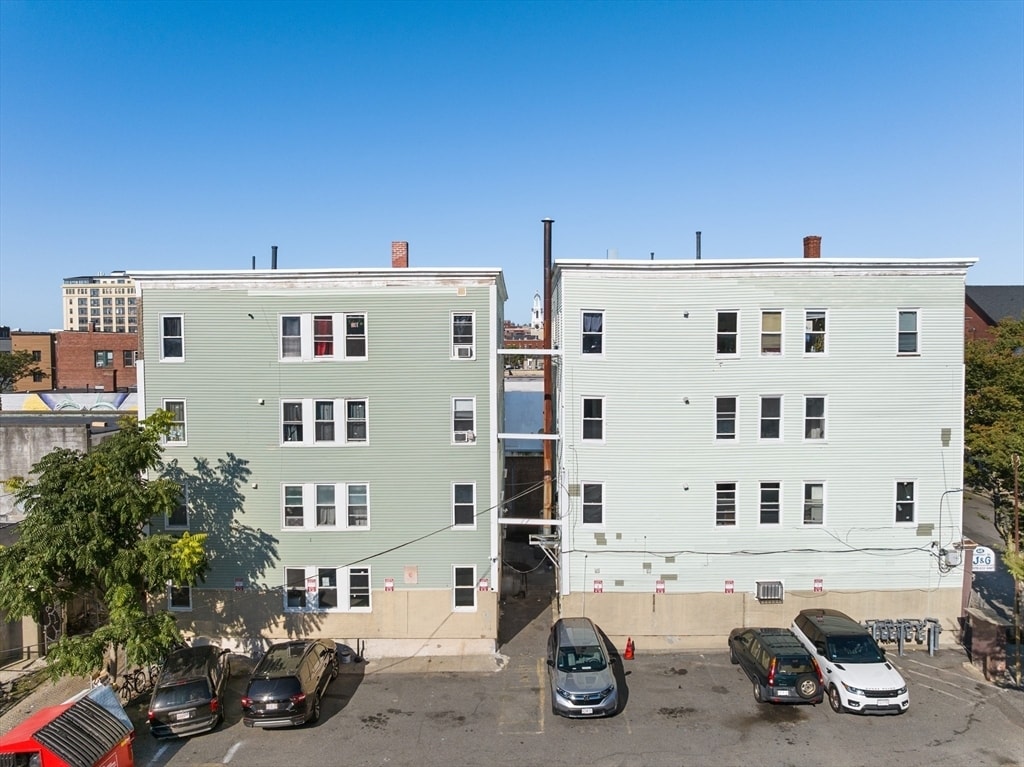 Primary Photo - 50 Common St