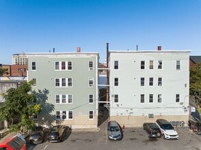 Building Photo - 50 Common St