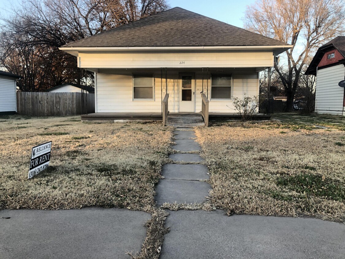Primary Photo - 224 W Main St