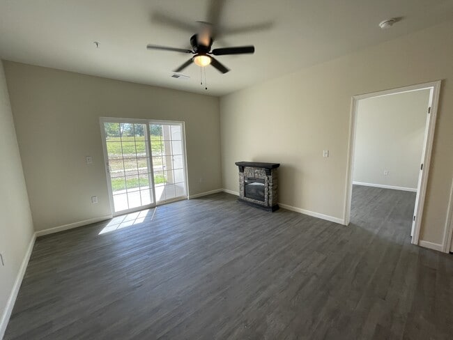 Building Photo - 214 Harmony Mdws Ct