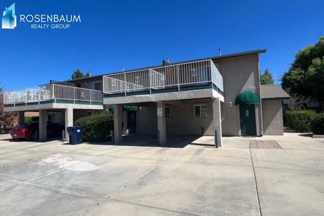Foto del edificio - 2-Bedroom, 1.5-Bath Two-Story First-Floor Apartment in a 4-Plex with Mountain Views