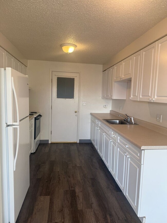 Building Photo - 700 1th SW 1-3