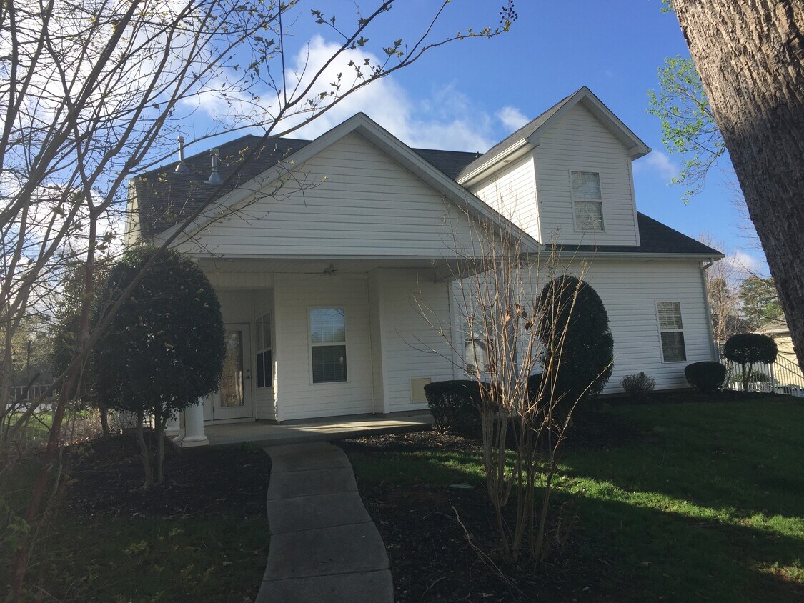 Back - 10115 Victoria Blake Drive