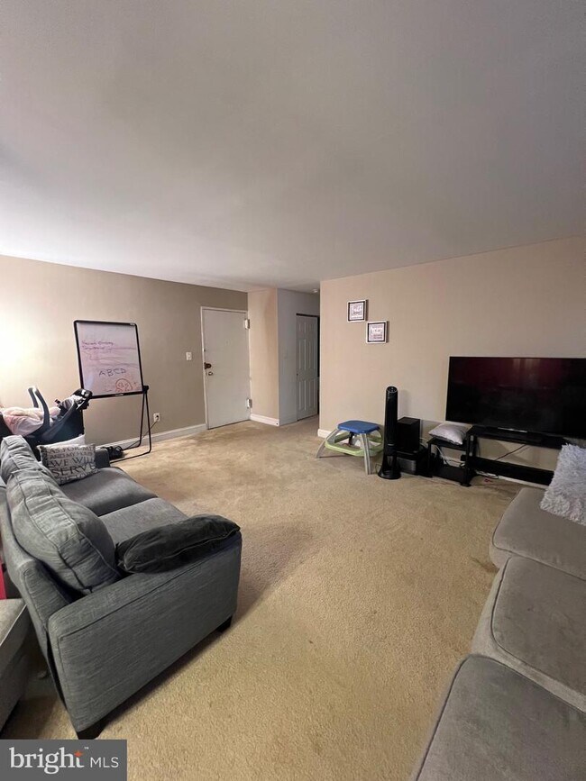 1009 Chillum Rd Unit 216, Hyattsville, MD 20782 Room for Rent in