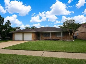 Building Photo - 2701 Henderson Ln