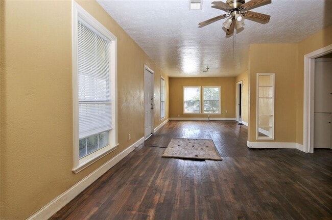 Building Photo - 411 E Gulf St