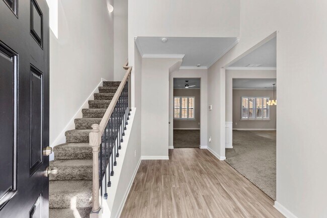 Foto del edificio - COMING SOON: APRIL 15 2026: Immaculate, Upgraded Home with Custom Features and Spacious Outdoor L...