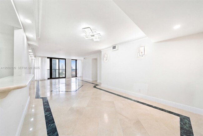 Foto del edificio - 2301 S Ocean Dr
