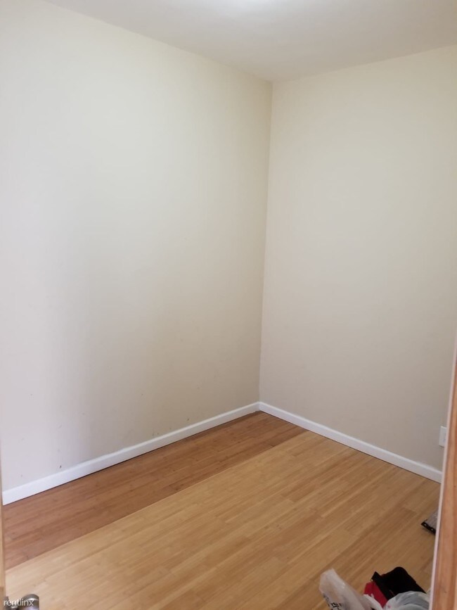 Foto del edificio - 54-39 Metropolitan Ave