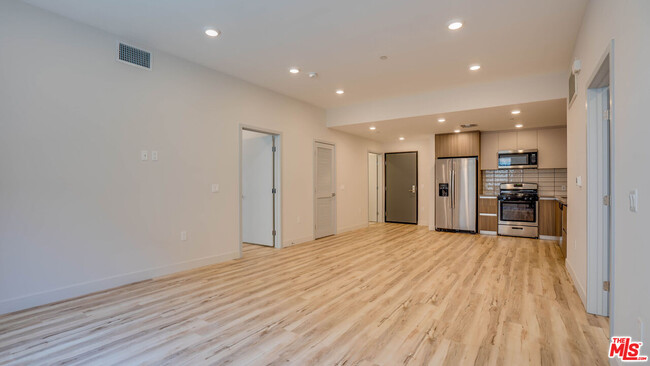 Foto del edificio - 1540 S Hayworth Ave