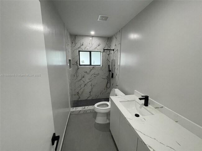 Foto del edificio - 1050 NE 9th Ave
