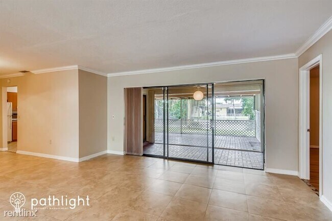 Foto del edificio - 3 br, 2 bath House - 9320 NW 13th St UNIT
