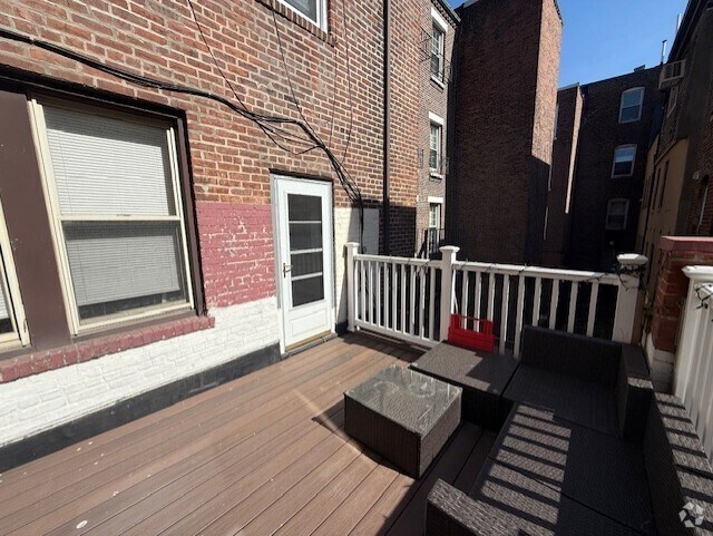 Building Photo - 176 Endicott St
