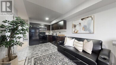 Building Photo - 30 Meadowglen Pl