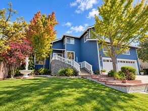 Building Photo - 3071 Crestablanca Dr
