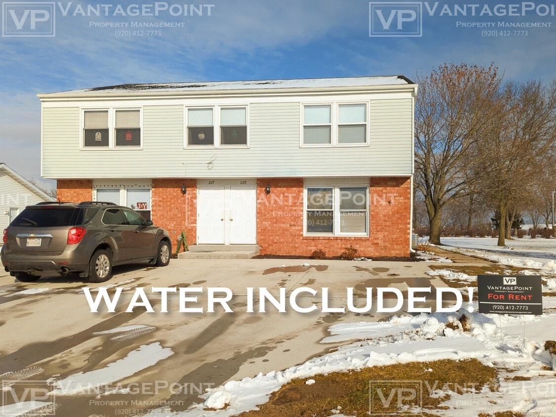 229 E Indianwood Dr, Oconto Falls, WI 54154 Townhome Rentals in Oconto Falls WI