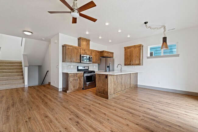 Building Photo - Urban 3 Story Custom Built Home _ Pet Frie...