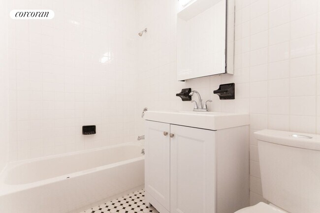 Foto del edificio - 1586 1st Ave
