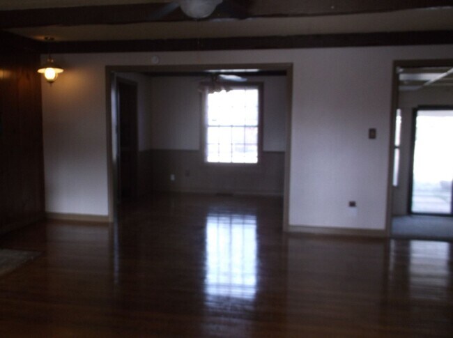 Building Photo - 419 E Atkinson Dr
