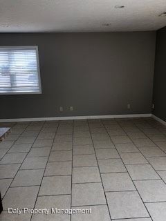Building Photo - 3 br, 2.5 bath House - 1128 S Pine