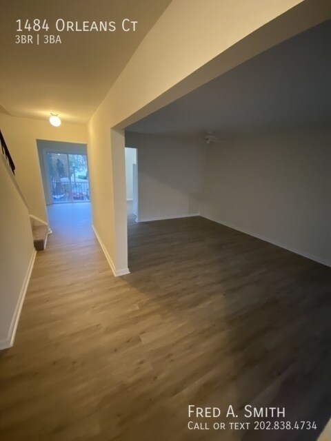 Building Photo - Renovated 3 Bedroom Town Available NOW in ...
