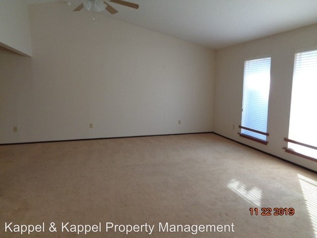 Building Photo - 3 br, 3 bath House - 418 NUT TREE RD