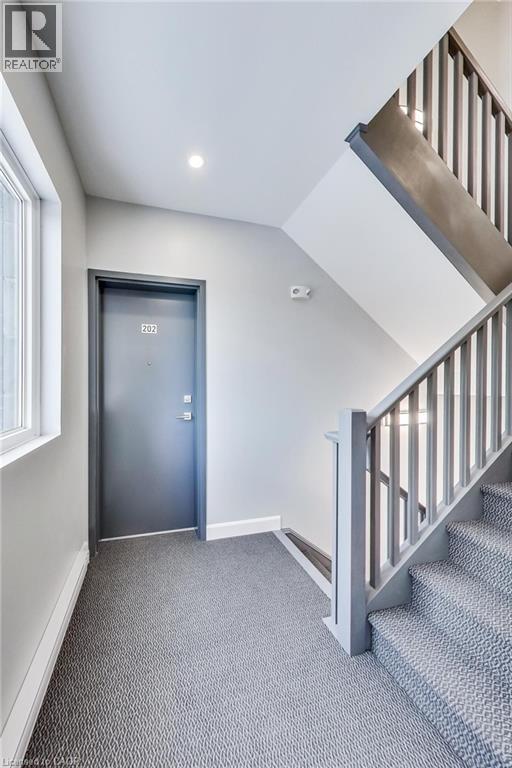 Photo du bâtiment - 347 Charlton Ave W