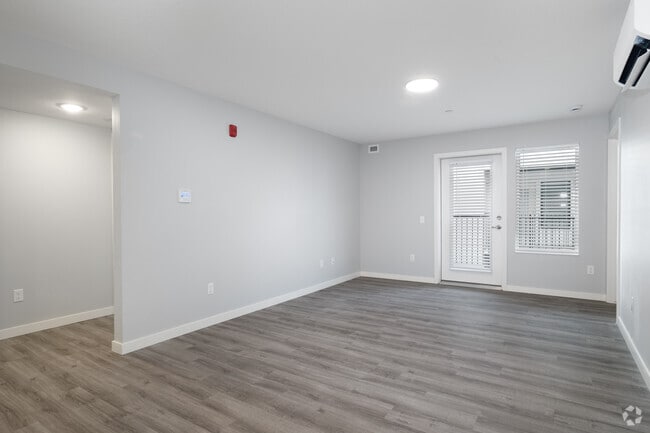 Interior Photo - District 208